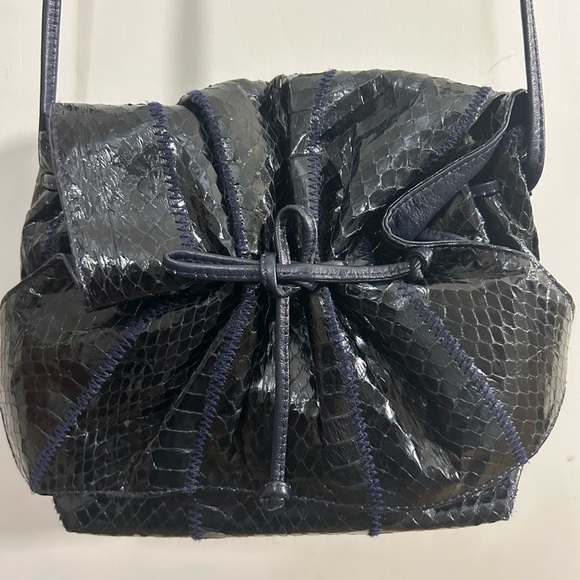 Elegant navy Textured Women's Shoulder Bag - Picture 3 of 7